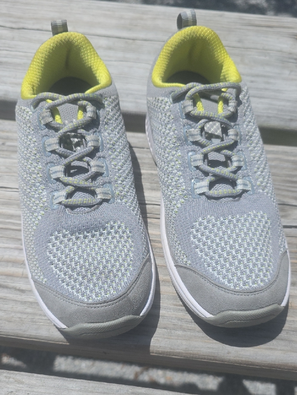 OrthoFeet Coral Curve-following Technology Sneakers  Women's 7.5M